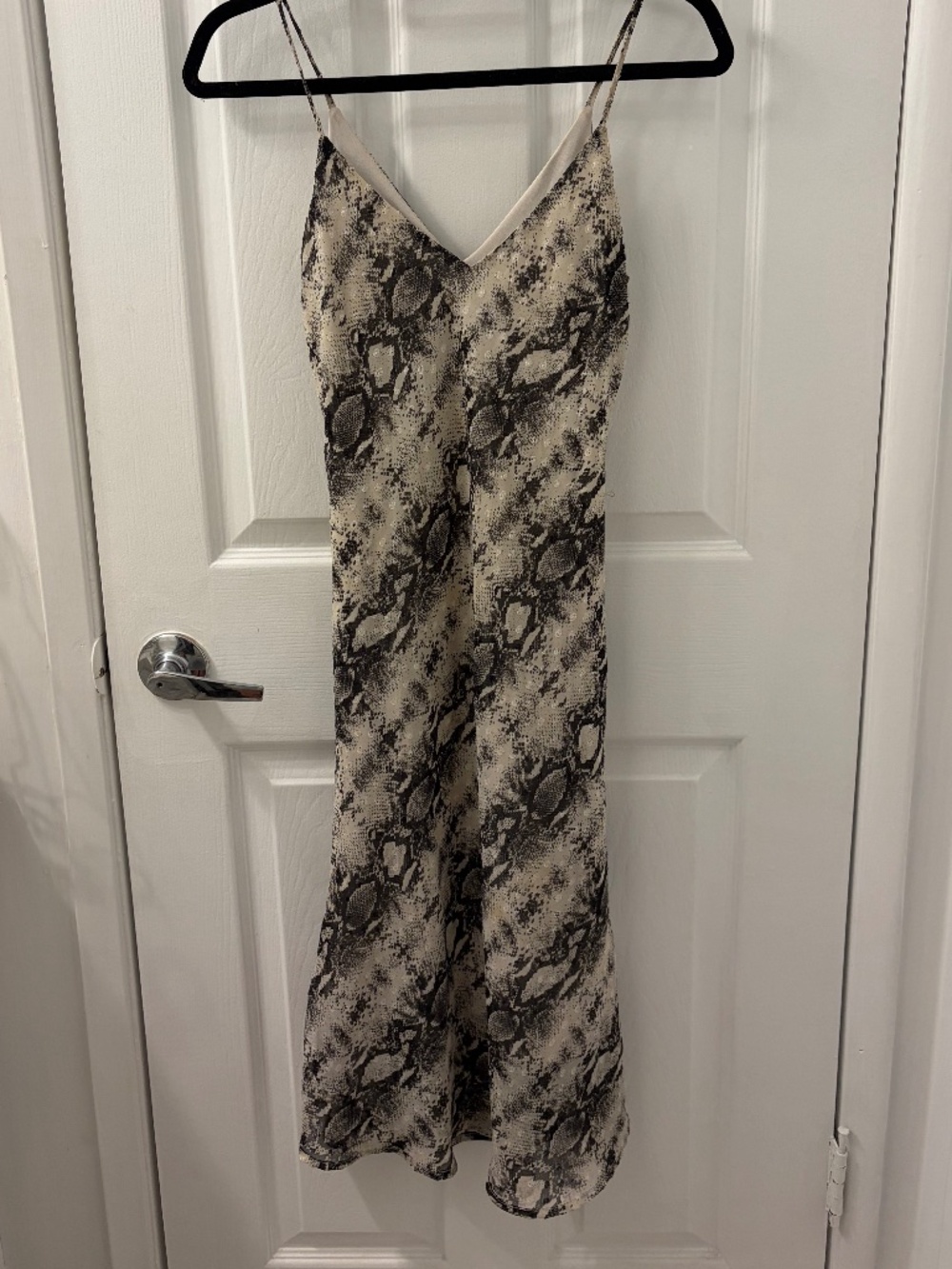 Snakeskin Midi Flowy Dress Size S - Grey/Black (Final Touch)